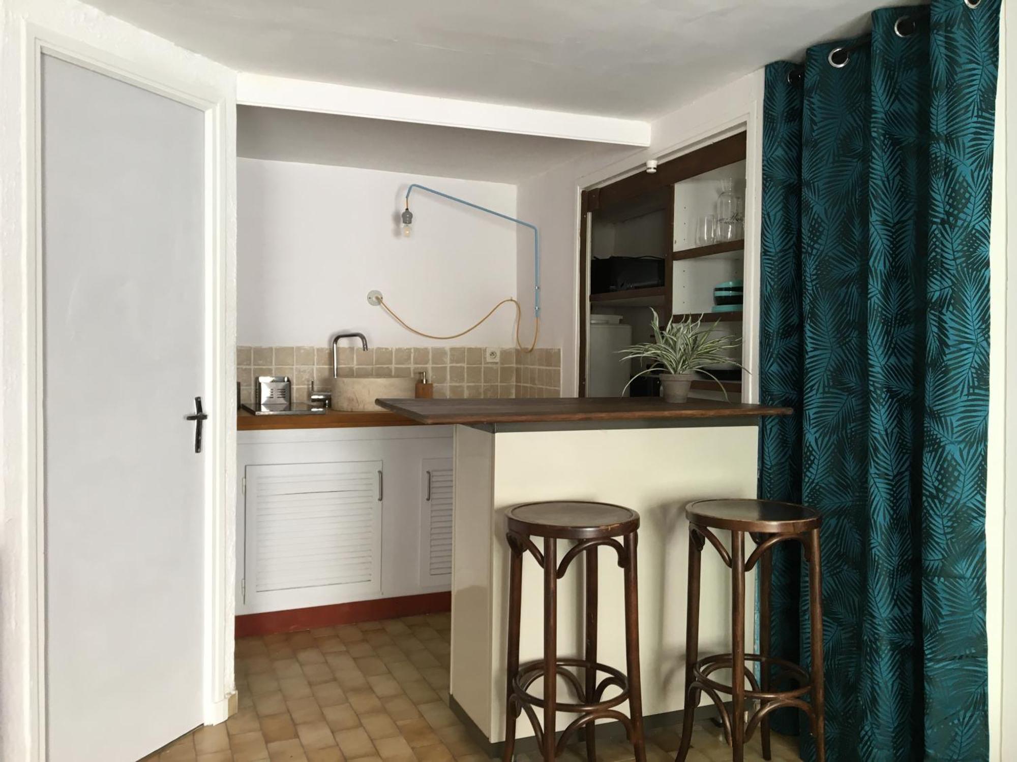 Studio Avec Terrasse Sur Cour, Authentique, Calme Авиньон Екстериор снимка